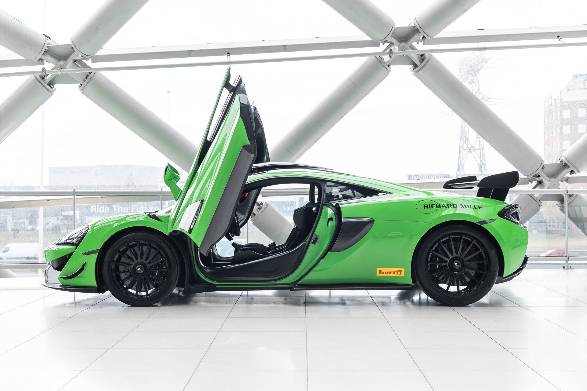 McLaren 620R 3.8 V8 | 1/225 | R-Pack | Roofscoop | Carbonroof | – Foto 10