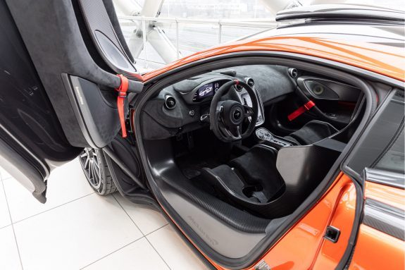 McLaren 620R 3.8 V8 | 1/225 | #063 | R-Pack | Motorsport Suspension | – Foto 31