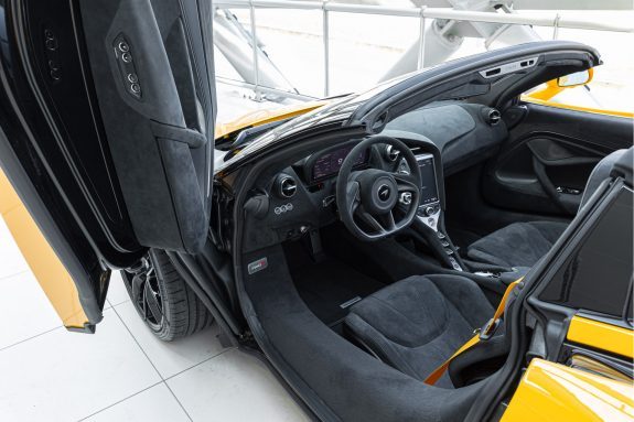 McLaren 720S Spider 4.0 V8 | Volcano Yellow | MSO Black Pack | Electrochromic Roof | – Foto 2