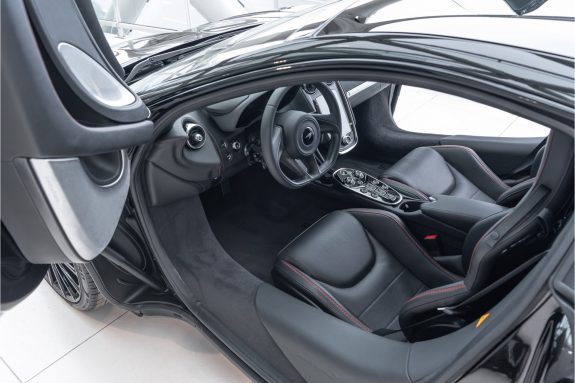 McLaren GT 4.0 V8 | Full Black | Ceramic Brakes | Electrochromic Roof | – Foto 3