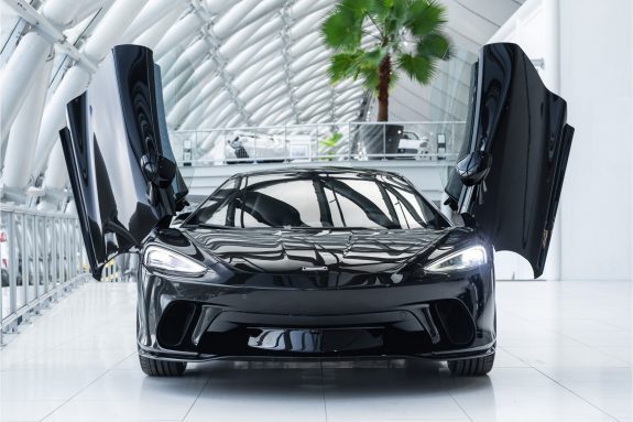 McLaren GT 4.0 V8 | Full Black | Ceramic Brakes | Electrochromic Roof | – Foto 5