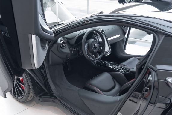 McLaren GT 4.0 V8 | Full Black | Ceramic Brakes | Electrochromic Roof | – Foto 15