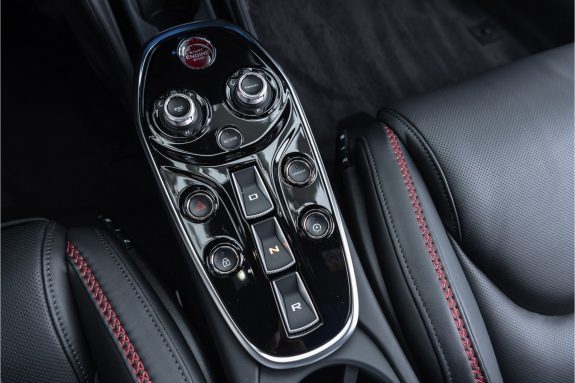 McLaren GT 4.0 V8 | Full Black | Ceramic Brakes | Electrochromic Roof | – Foto 24