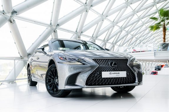 Lexus LS 500h AWD President Line | Ottoman rear seats | Panoramic view | Sunroof | – Foto