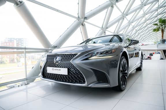 Lexus LS 500h AWD President Line | Ottoman rear seats | Panoramic view | Sunroof | – Foto 48