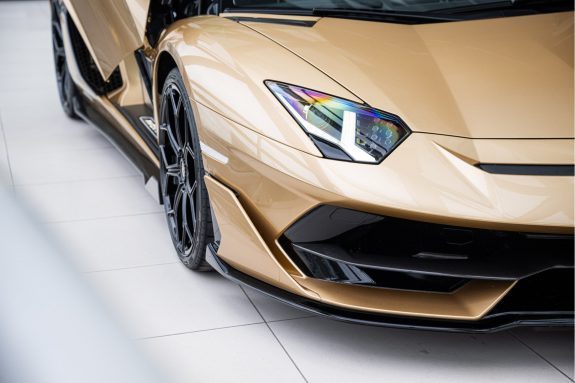 Lamborghini Aventador 6.5 V12 SVJ Roadster | Carbon Roof | Oro Elios | 1/800 | – Foto 17