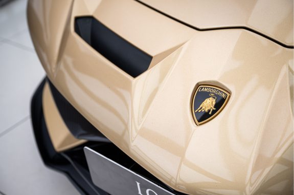 Lamborghini Aventador 6.5 V12 SVJ Roadster | Carbon Roof | Oro Elios | 1/800 | – Foto 18