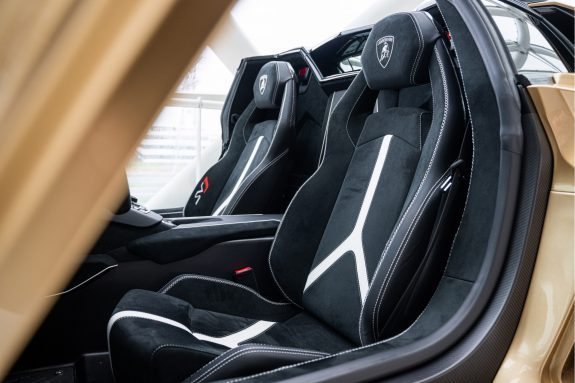 Lamborghini Aventador 6.5 V12 SVJ Roadster | Carbon Roof | Oro Elios | 1/800 | – Foto 24