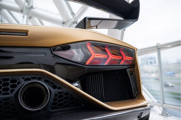 Lamborghini Aventador SVJ Roadster | Carbon Roof | Official Service Partner Lamborghini | 1/800 | – Foto 34
