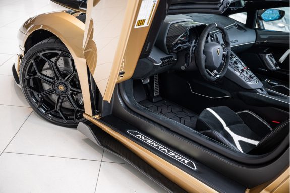 Lamborghini Aventador 6.5 V12 SVJ Roadster | Carbon Roof | Oro Elios | 1/800 | – Foto 51