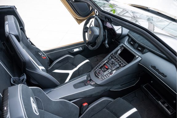 Lamborghini Aventador 6.5 V12 SVJ Roadster | Carbon Roof | Oro Elios | 1/800 | – Foto 60