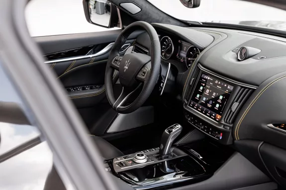 Maserati Levante Hybrid GT | Fuoriserie interior | Nerissimo Pack | Bowers & Wilkins | Sunroof | – Foto 22