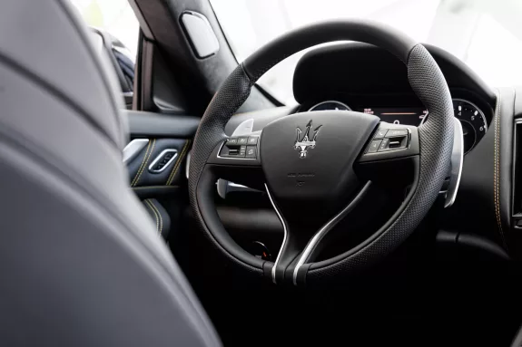 Maserati Levante Hybrid GT | Fuoriserie interior | Nerissimo Pack | Bowers & Wilkins | Sunroof | – Foto 31